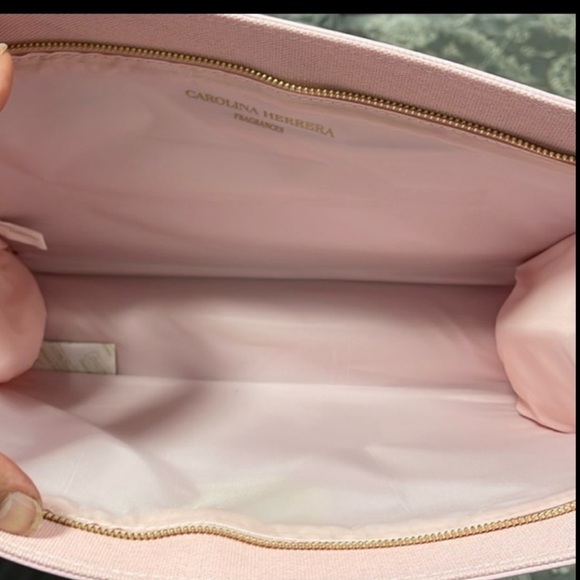 Carolina Herrera floral canvas cosmetics bag to crossbody - Picture 9 of 13